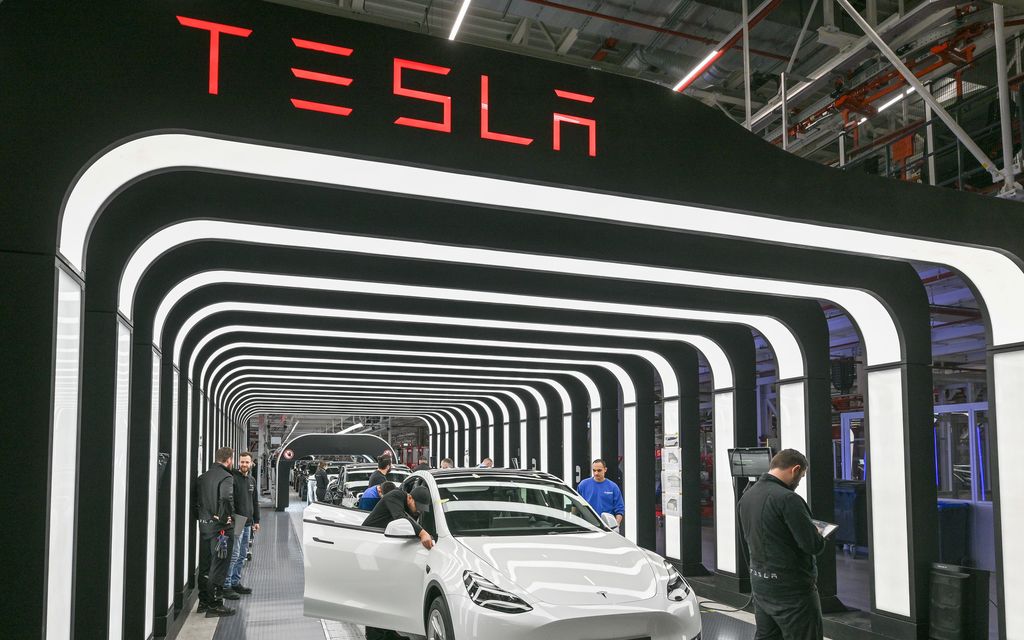 Maailman arvostetuimmat automerkit listattiin: Tesla hallitsee, kiinalais­haastaja nousee kohisten
