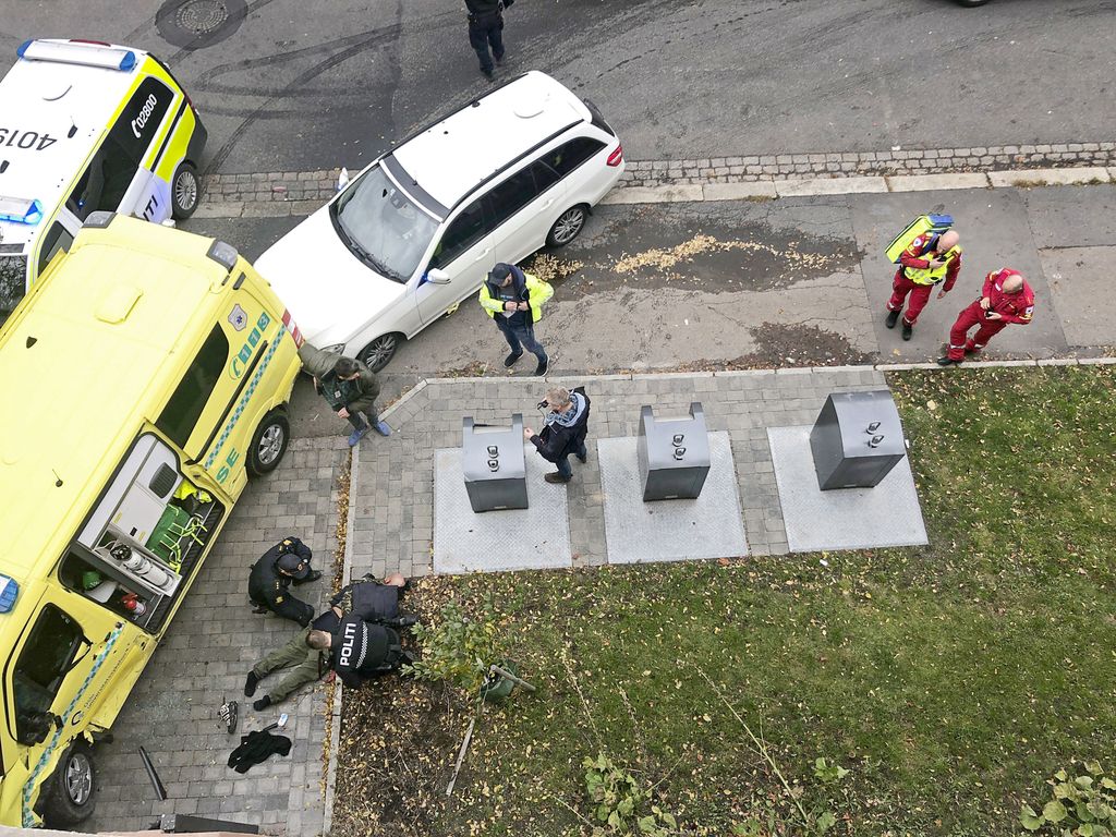 Kuva: Tässä Oslon epäilty ambulanssihyökkääjä otetaan kiinni jättioperaation jälkeen