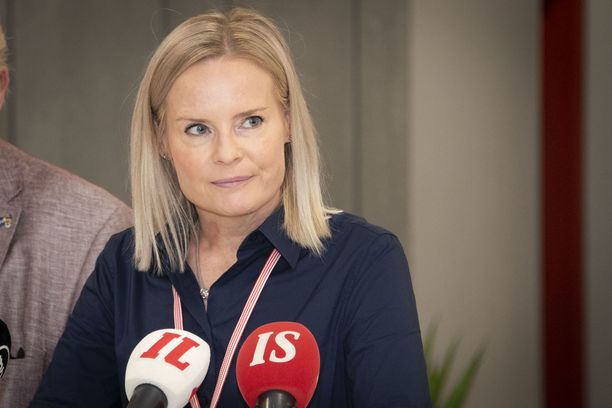 Perussuomalaisten puheenjohtaja Riikka Purra kertoo puolueen kieltäytyvän uudesta aluevaltuustoille suunnitellusta tukimuodosta.