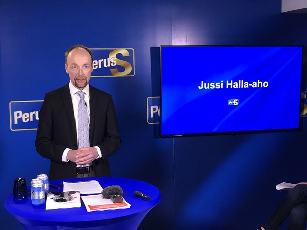 Jussi Halla-aho puhui lauantaina perussuomalaisten puoluevaltuustolle. Tämä kuva on viime maanantailta, jolloin julkaistiin tohtori Jukka Hankamäen kohua aiheuttanut tutkimus.