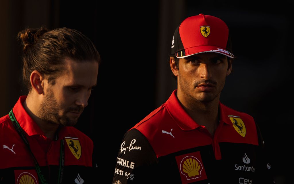 Carlos Sainz myönsi F1-kuskien vaarallisen tavan: ”Me kaikki tiedämme”