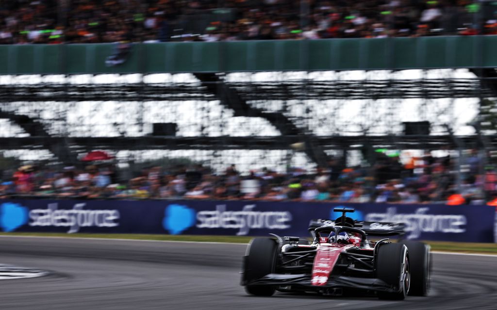 Max Verstappen pilasi viime sekuntien super­yllätyksen – McLarenilta mahtava aika-ajo