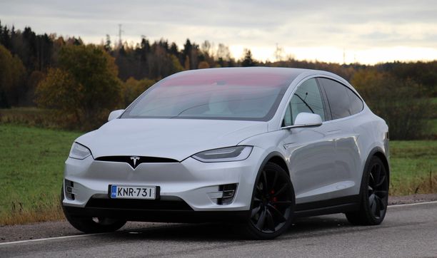 Kalliiden Tesla-mallien hinnat nousevat keskimäärin 3 prosenttia.