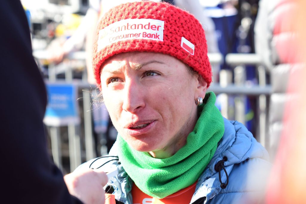 Dopingskandaali toi synkän varjon MM-kisojen ylle - Justyna Kowalczyk on murheen murtama: ”Todella kurja päivä hiihdolle”