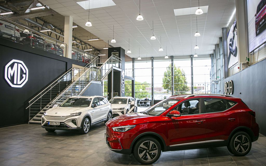Näiden Suomessakin myytävien sähköautojen arvo putoaa kuin kivi – Romahdus yllätti jopa maahantuojan