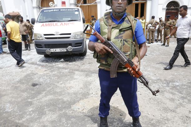 Ympäri Sri Lankaa on tapahtunut useita räjähdyksiä, joissa jopa yli 200 ihmisen uskotaan saaneen surmansa. 