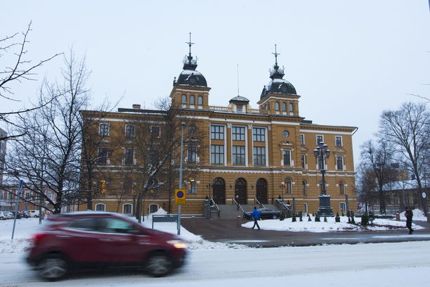 Oulun kaupunki sulkee julkisia tilojaan. Kuvituskuvassa kaupungintalo.