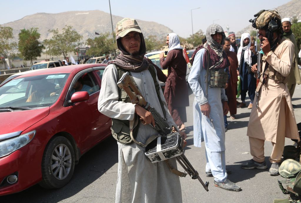 HS: Suomen Kabulin-lähetystön henkivartijat ovat polttaneet työtodistuksensa ja piilottelevat peloissaan