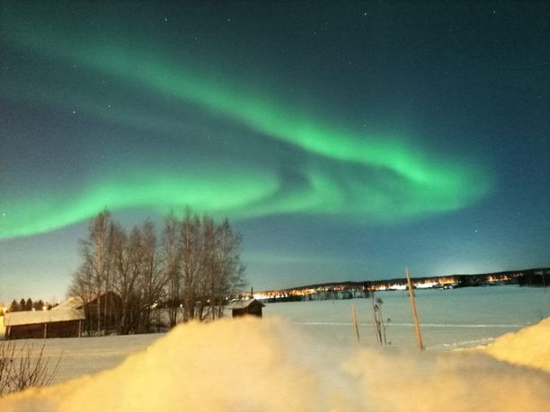 Näin taivas loimuaa – katso lukijoiden revontulikuvat