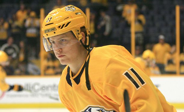 Eeli Tolvanen sai kiitettävästi vastuuta ensimmäisessä NHL-ottelussaan.