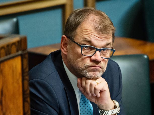 Keskustalainen ay-pomo haukkuu keskustalaisen pääministerin Juha Sipilän junaileman kiky-sopimuksen.