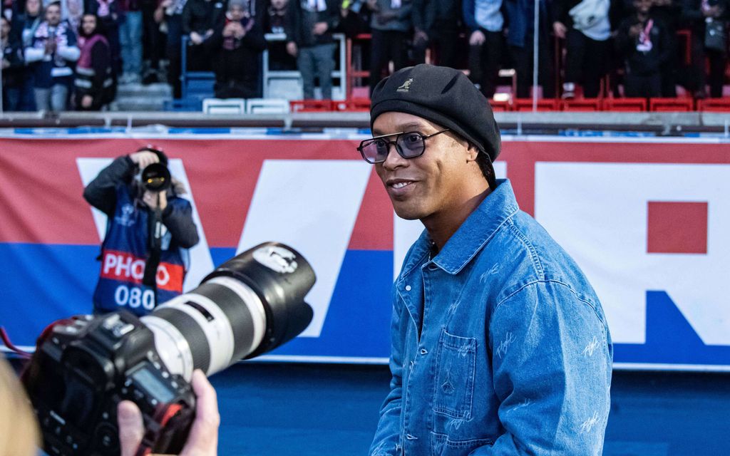 Ronaldinho, 44, astui esiin – Kuva tv-lähetyksestä nauratti somessa