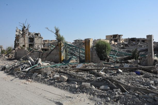 Syyrian Raqqa tuhoutui pahoin pommituksissa. 