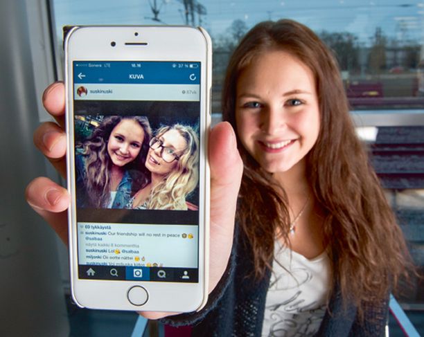 Susanne Laaksolla, 17, on ahkerassa käytössä Snapchat ja Instagram. Puhelimesta löytyvät myös Vine ja Youtube.