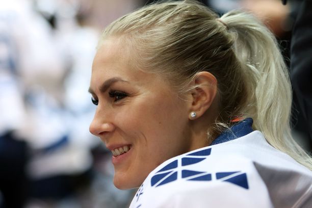 Naisten maajoukkueen ja HPK:n maalivahti Meeri Räisänen sai yllättävän yksityisviestin NHL-tähdeltä.
