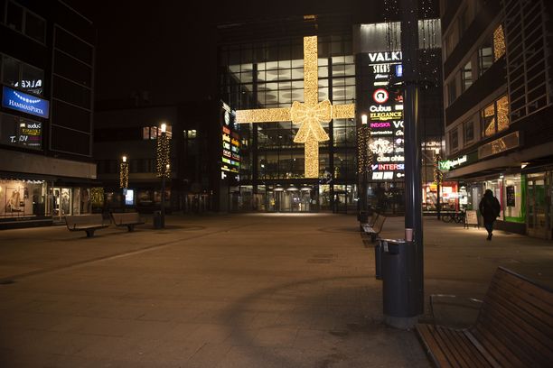 Poliisin tietoon on tullut Oulussa lyhyen ajan sisällä jo viisi vakavaa nuoriin tyttöihin kohdistunutta seksuaalirikosta. Kuvituskuvaa kaupungilta.