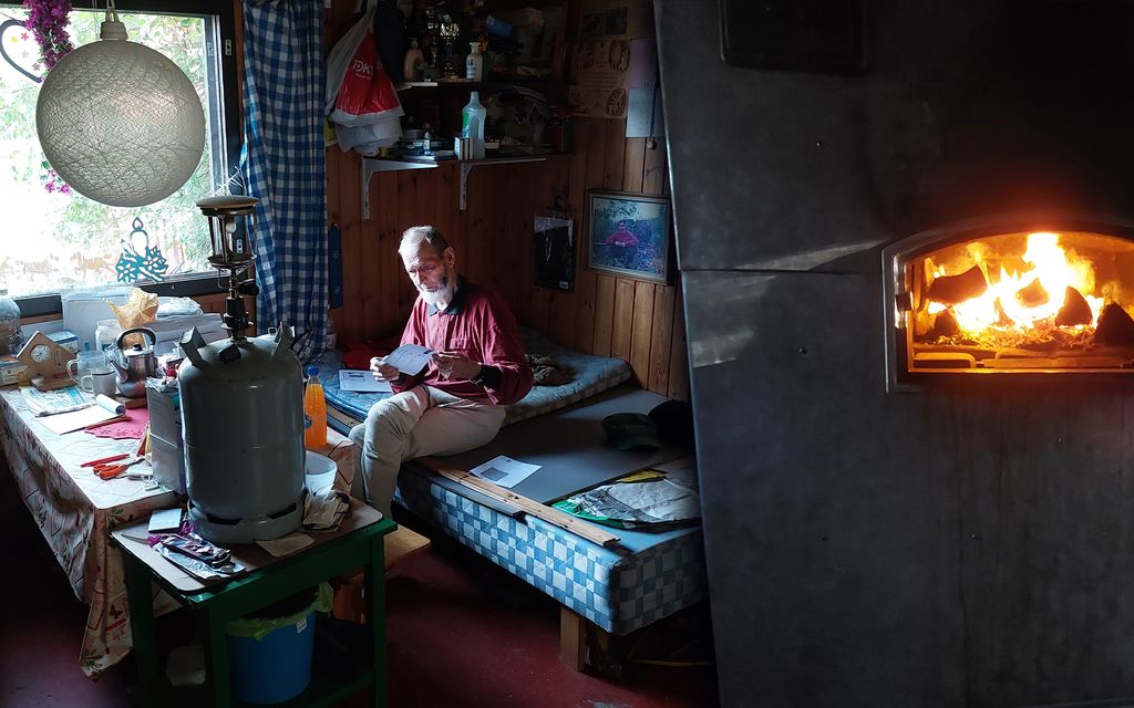Rauta­vaaralainen Matti, 81, elää onnellisesti ilman sähköjä – näin hän sen tekee