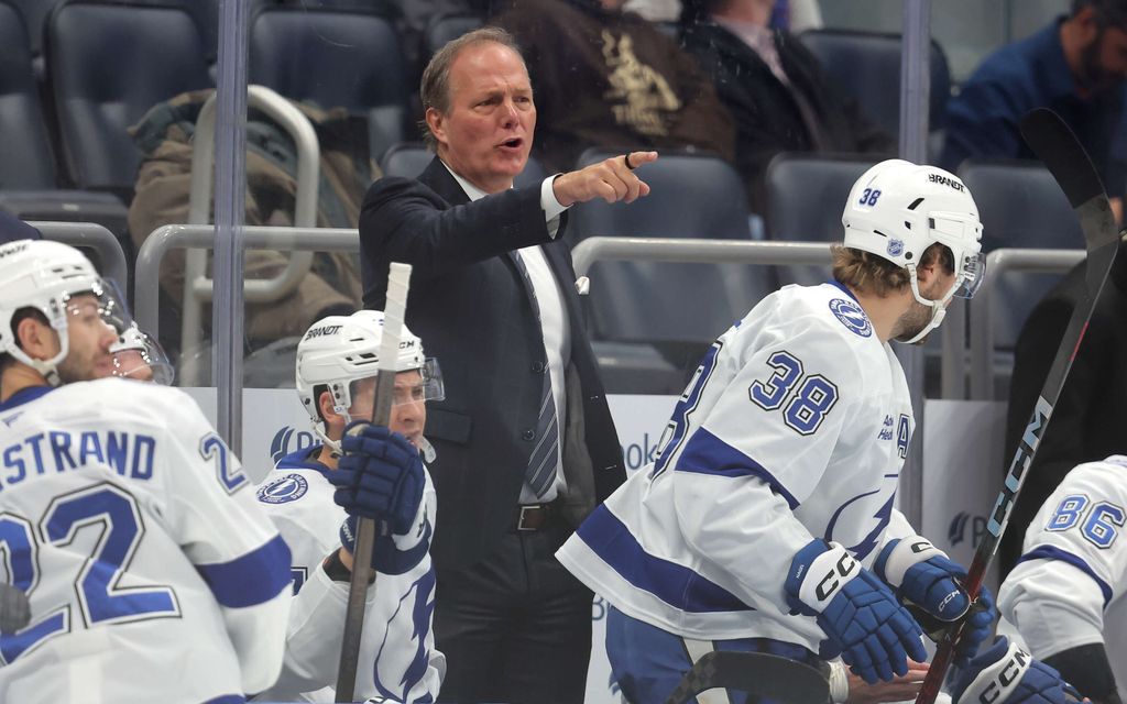 Erikoinen loukkaan­tuminen NHL:ssä – Valmentaja vaatii potkuja