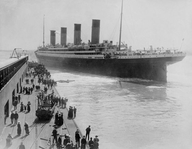 Titanic oli aikansa suurin ja ylellisin valtamerialus, ja maailman suurin matkustajalaiva, kun se otettiin käyttöön. 270-metrisenä Titanic oli myös merien pisin laiva ja suurin ihmisen rakentama liikkuva esine.