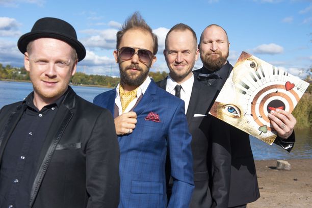 Redrama (vas.), Valtteri Pöyhönen, Tommy Lindgren ja Paleface esittelivät syksyllä julkaistua Ricky-Tick Big Band & Julkisen Sanan levyä.