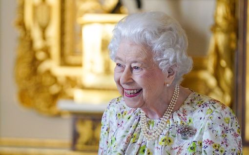Näin kuningatar Elisabetin juhla­viikonloppu etenee: katso päiväkohtainen ohjelma 