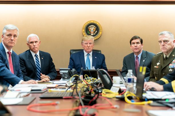 Presidentti Donald Trump seurasi USA:n erikoisjoukkojen iskua reaaliajassa Valkoisen talon tilannehuoneessa. 