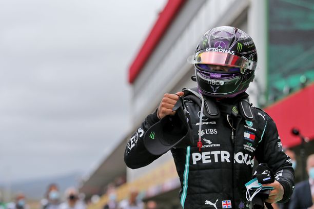 Lewis Hamilton tuuletti Portugalin GP:n voittoa. Se oli jo 92. kerta.