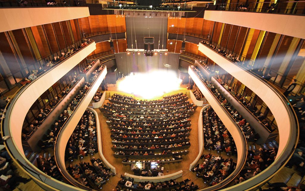 Miljoonaviulu lensi kaaressa lattialle – Nyt puhuu kapellimestari