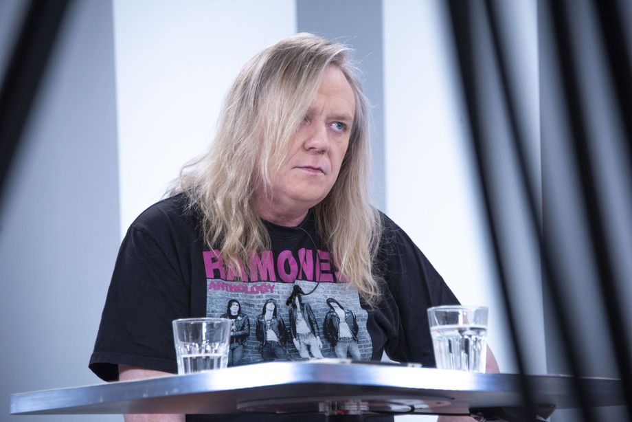Jussi Hakulinen ei kiellä Yö-kappaleidensa esittämistä