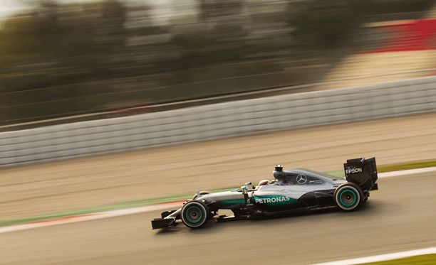 Lewis Hamiltonin ajovuoro päättyi keskiviikkona lounastaukoon.