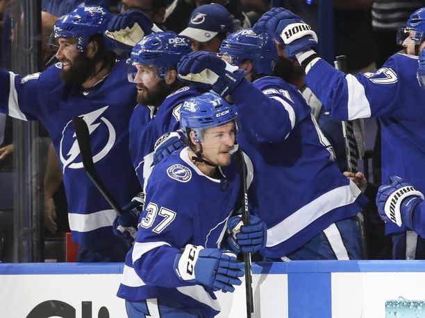 Lightning etenee Stanley Cup -finaaleihin