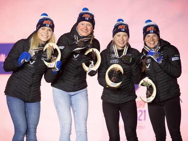 Riitta-Liisa Roponen, Jasmi Joensuu, Johanna Matintalo ja Krista Pärmäkoski nappasivat MM-pronssia viestissä.