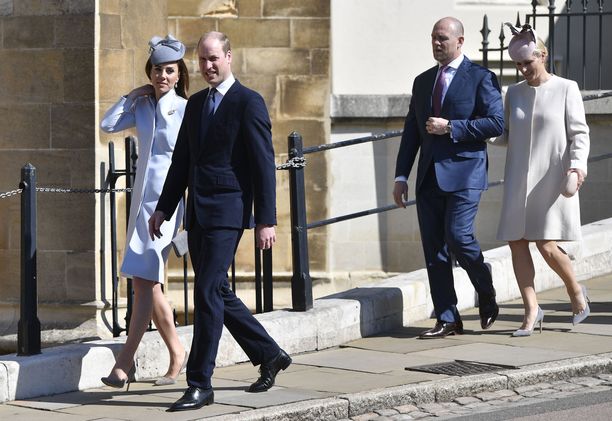Herttuatar Catherine, prinssi William ja Mike Tindall ja Zara Phillips  kulkivat peräkanaa kirkkoon. 