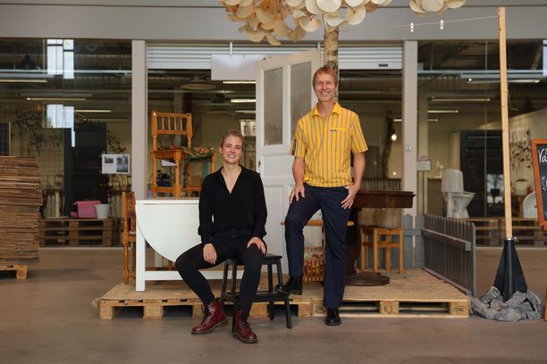 Kuvassa Ikea Ruotsin kestävän kehityksen johtaja Jonas Carlehed ja Retunan keskuspäällikkö Sofia Bystedt.