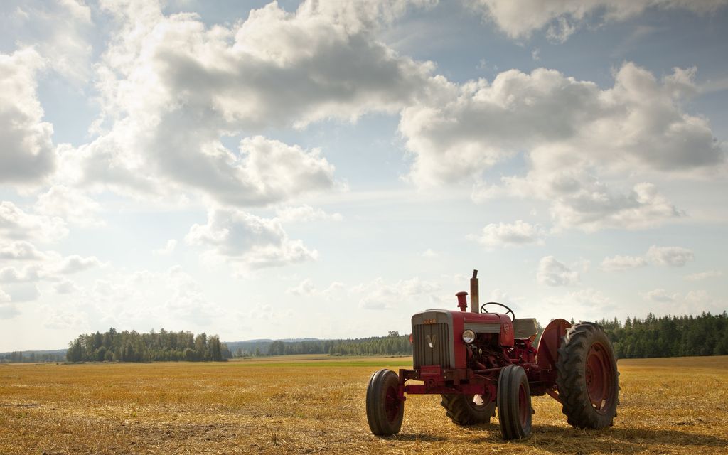 Pikkukunta myy epäkuntoista 55-vuotiasta traktoria – huutajat innostuivat: ”tee-se-itse-miehet tykkäävät touhuta”