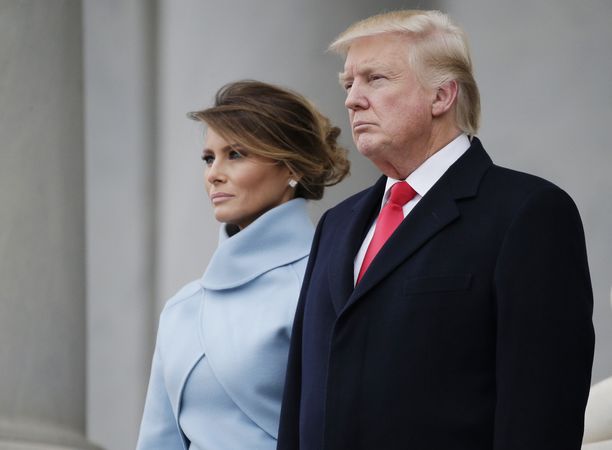 Yhdysvaltain järjestyksessään 45. presidentti Donald Trump vannoi virkavalansa Washingtonissa 20.1.2017. Vieressä vaimo Melania Trump. 
