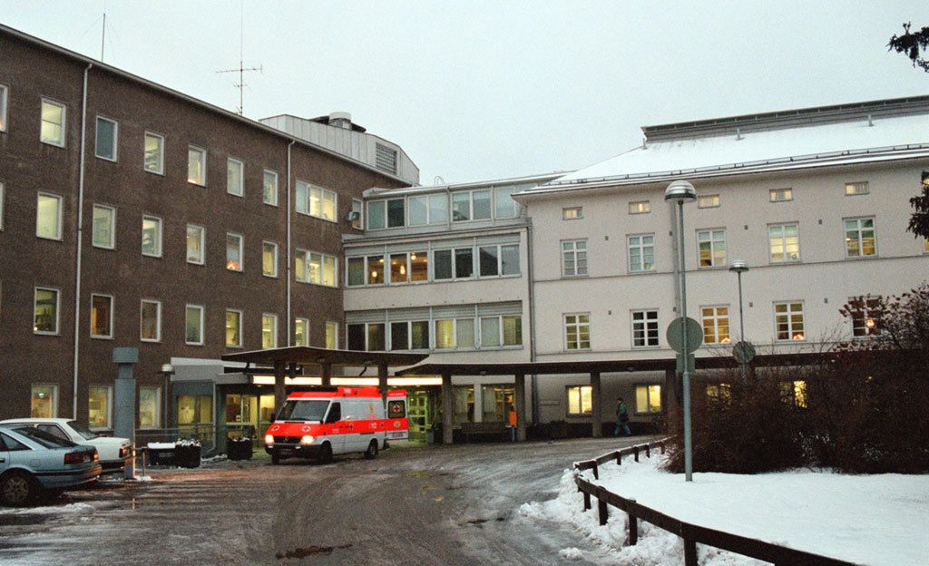 Sairaalan osastolla koronaepidemia Helsingissä - potilaan tytär sai tietää asiasta vasta lehdestä