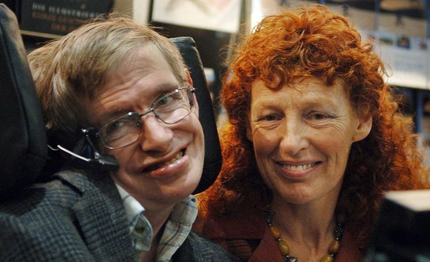 Hawking silloisen vaimonsa Elainen kanssa Frankfurtin kirjamessuilla vuonna 2005.