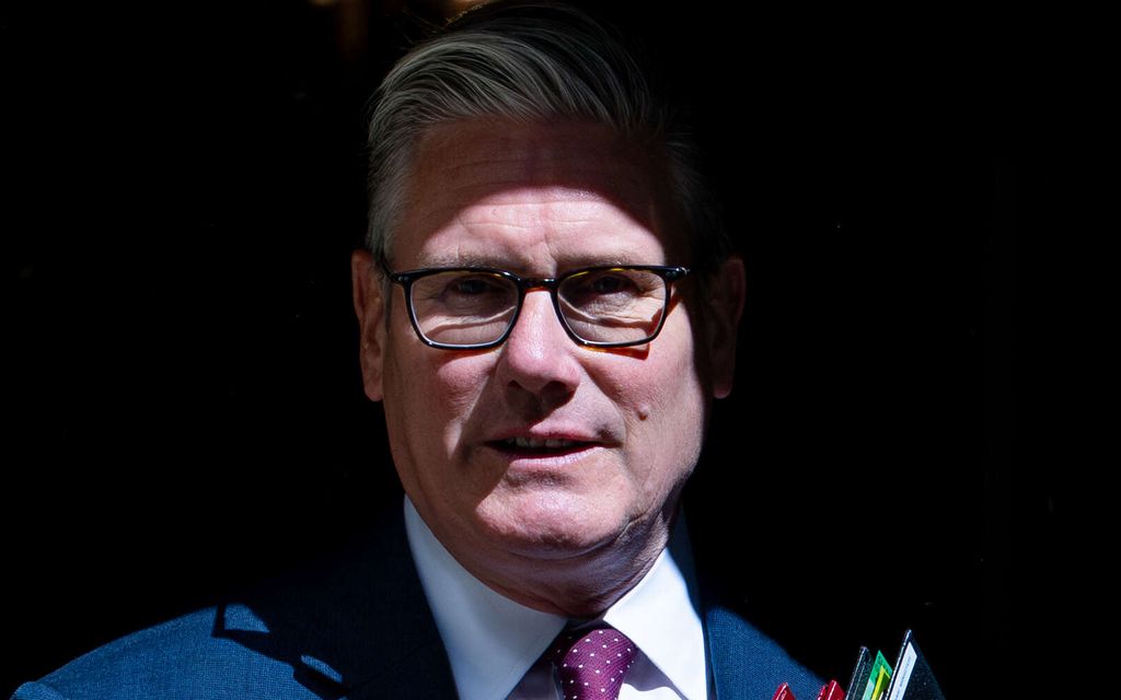 Pakka kaatuu Britanniassa – Omat ministerit vaativat Starmerin eroa