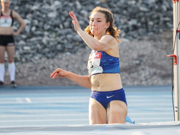 SE-nainen Ella Junnila hyppää lauantaina alle 23-vuotiaiden EM-finaalissa.