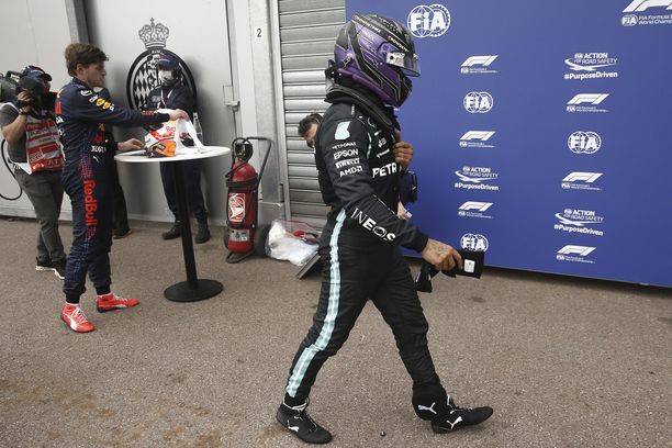 Lewis Hamiltonilla ei jäänyt paljoa muisteltavaa Monacon viikonlopustaan.