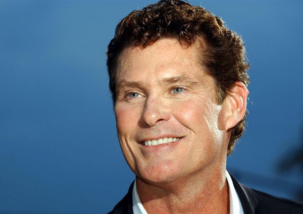 David Hasselhoff Repaisi Talta Mies Nayttaa Viiksekkaana