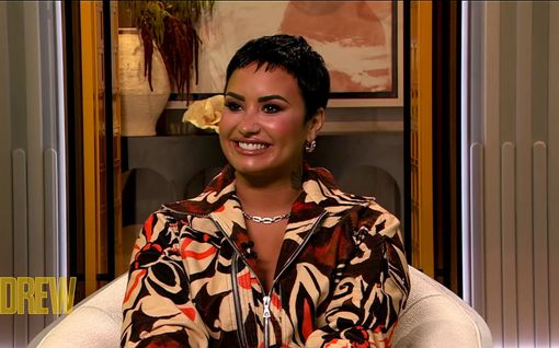 Demi Lovaton henkilö­kohtainen paljastus: kertoo olevansa muunsuku­puolinen
