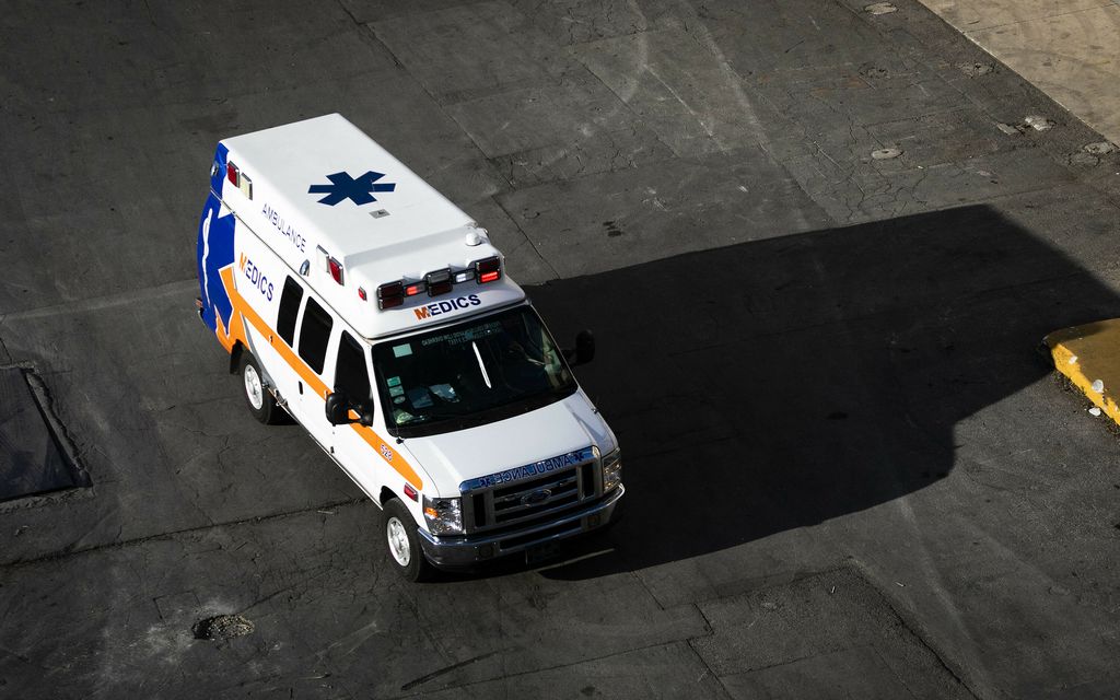 Mies varasti ambulanssin Floridassa – Takaa-ajo päättyi seriffin etuovelle