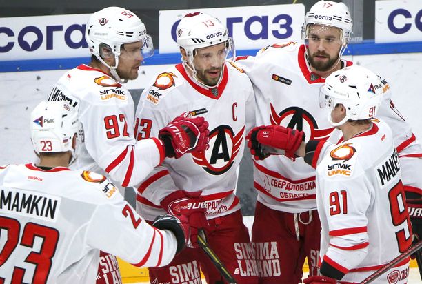  Avtomobilist Jekaterinburg'ja muut KHL-joukkueet ovat taistelleen koko kauden ajan myös koronavirustartuntojen kanssa.