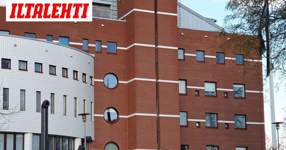 Mehilaisen Hoivakodissa Tyoskenteli Vuosia Epapateva Hoitaja