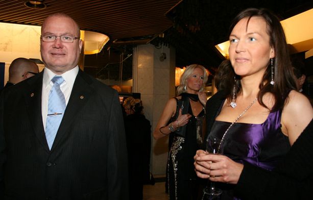 Ex-kansanedustaja Tony Halme ja media-assistentti Eija Koponen.