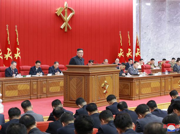 Kim Jong-un on hahmotellut maansa suhdetta Yhdysvaltoihin työväenpuolueen keskuskomitean täysistunnossa pitämässään puheessa.