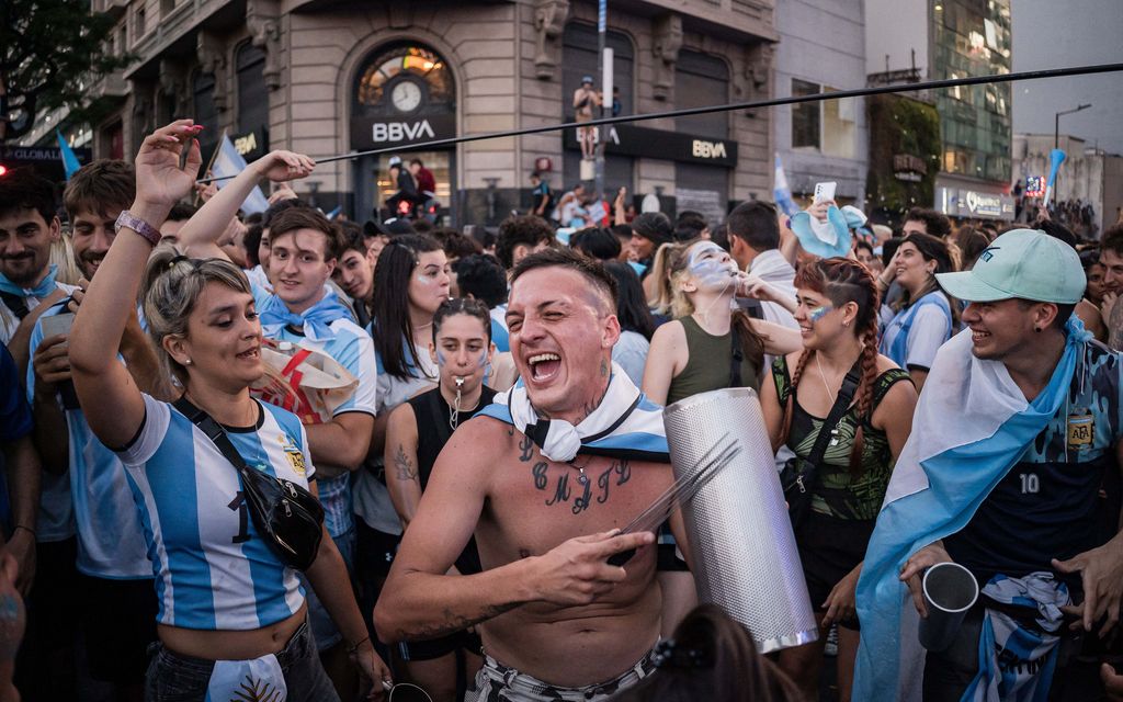 Näin Buenos Aires sekosi – pyöräilijä kuvasi upea videon  maailman­mestaruuden ratkeamisen hetkeltä 