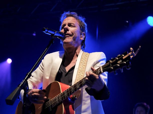 Brittiläis-kanadalainen muusikko Kiefer Sutherland on joutunut perumaan loput Euroopan-kiertueensa keikkansa.